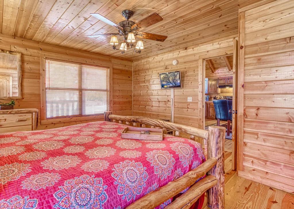 Holiday home Always And Forever-1089 Of Free Area Attraction Tickets For Each Paid Day, Dollywood And More!!!